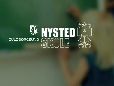 Nysted Skoles logo på grøn baggrund